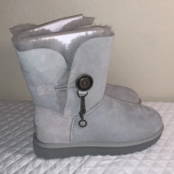 UGG SIZE 6 BRAND NEW IN BOX AZALEA CHARM GORGEOUS BOOTS - Picture 3 of 15